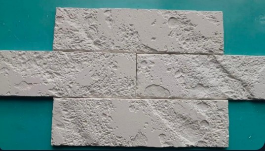 Gipsflis Travertin – hvit 255 mm